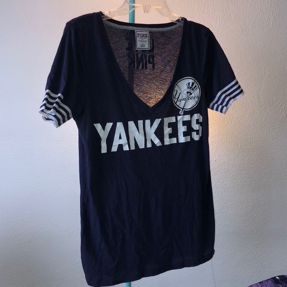 VS PINK New York Yankees V-Neck ⚾️💙